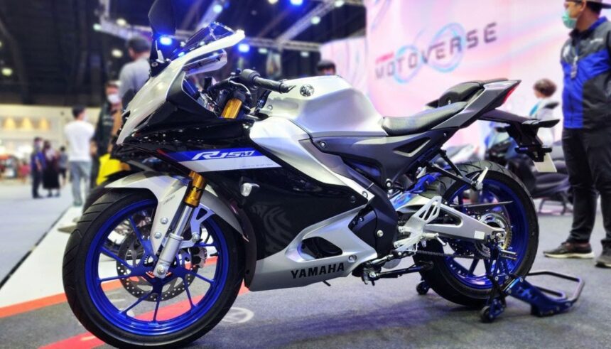 Yamaha R15 M